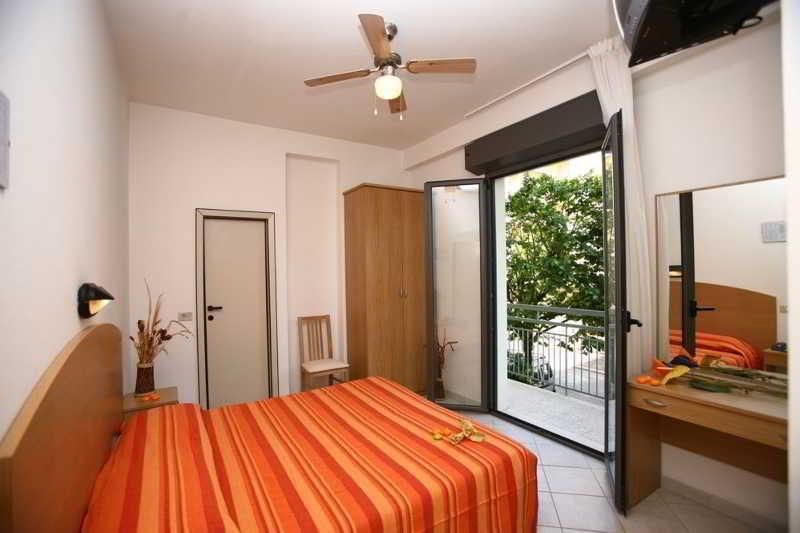 Hotel Italy Misano Adriatico Dış mekan fotoğraf
